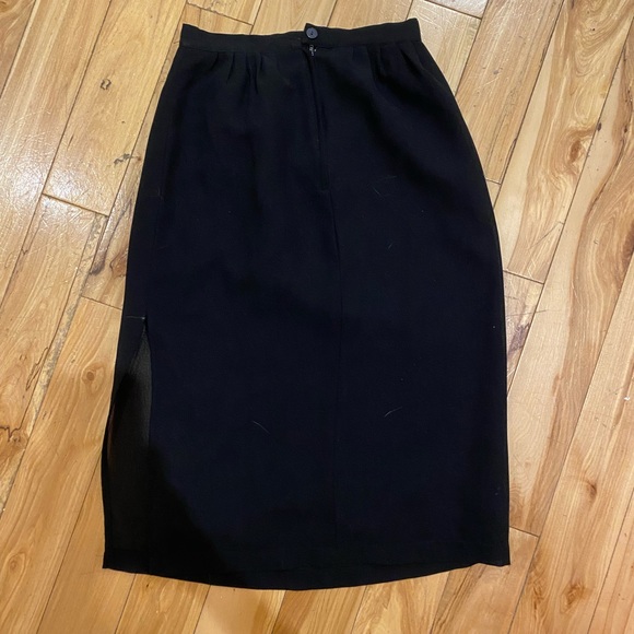 Black Midi skirt - Picture 3 of 3